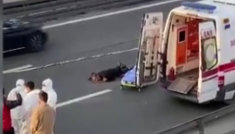 İstanbul'un göbeğinde bulaşıcı hastalık alarmı: Vatandaş yolun ortasına yatarak ekipleri bekledi