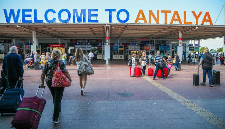 Antalya'ya 4 ayda, 1 milyon 798 bin turist
