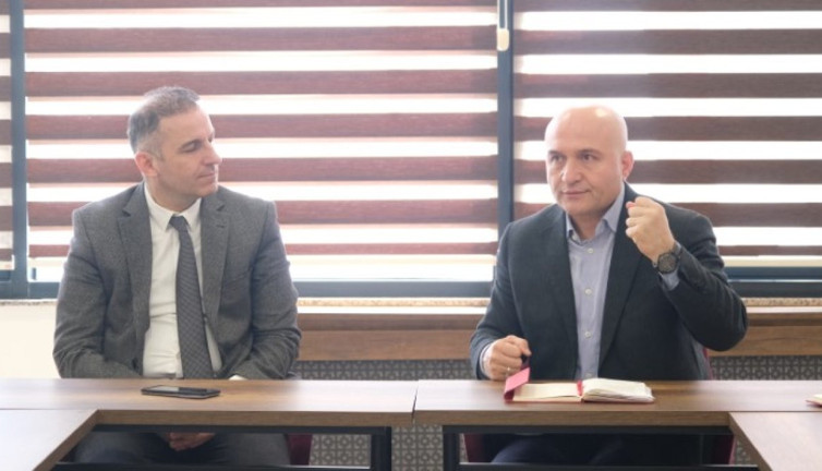 İYİ Partili Erhan Usta Şehit evine giden yolu bile yapmamışlar