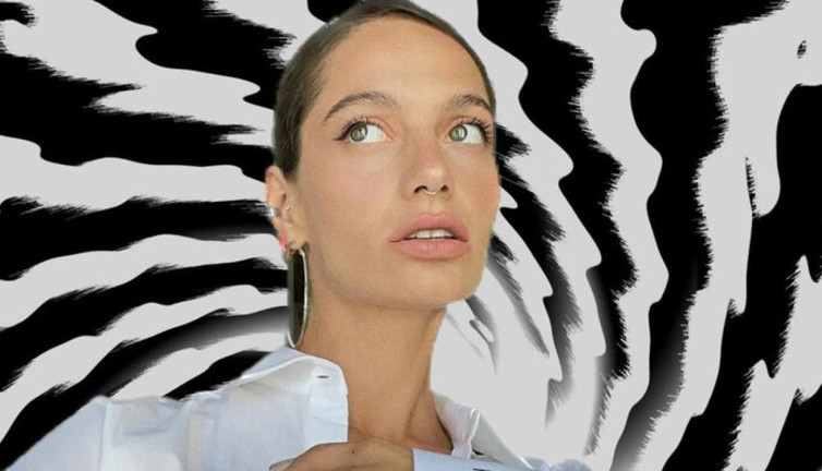 Oyuncu Gülcan Arslan'dan transparan pozlar