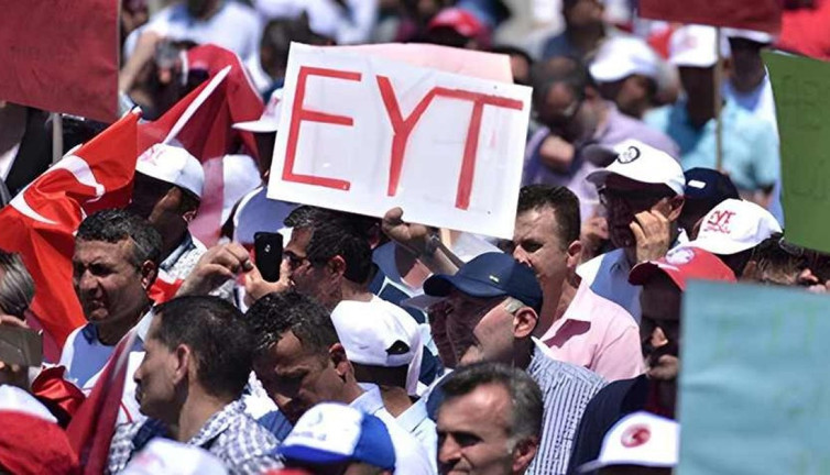 EYT’lilerin çilesi bitmiyor. Bu SMS geldiyse dikkat. Mesajı alanlar soluğu SGK’da aldı