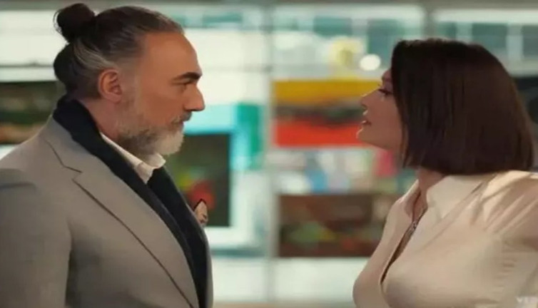 Nurgül Yeşilçay düğününe gidemediği Selim Bayraktar'a sette altın taktı