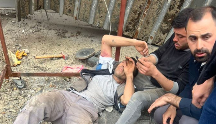 Tenteye çıkan işçiler zemine çakıldı