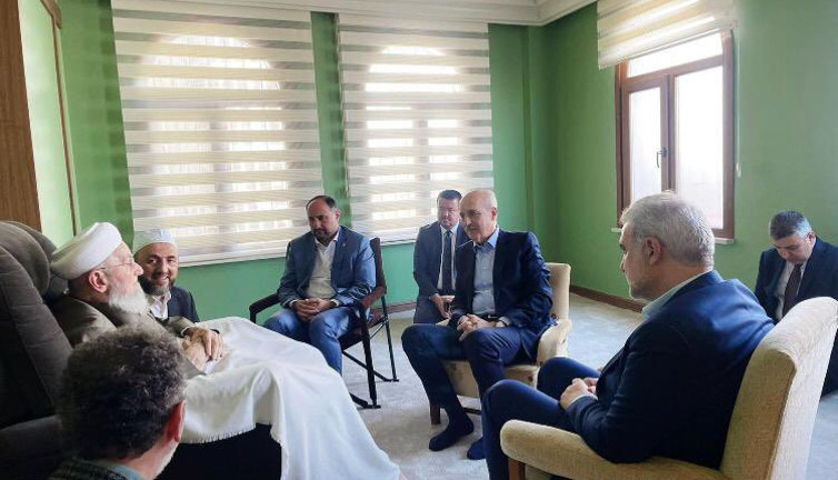 AKP’li Numan Kurtulmuş’tan İsmailağa Tarikatına ziyaret. İsmailağa’da 6 yaşındaki çocuğun evlendirildiği ortaya çıkmıştı