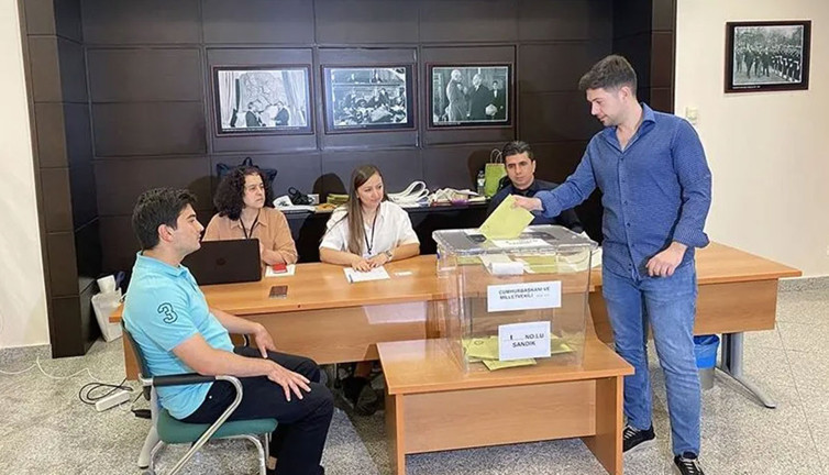 Litvanya, Fas ve Estonya'da Türk seçmenler sandık başında