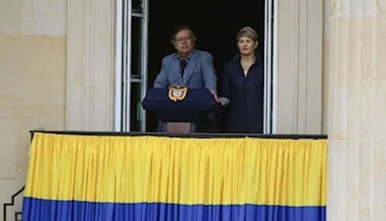 Bir ülkede başsavcı ile cumhurbaşkanı birbirine girdi