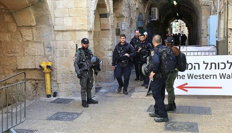Fanatik Yahudiler’den Mescid-i Aksa’ya baskın