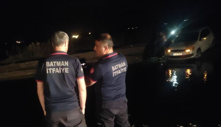 Baraj kapakları açıldı 9 kişi mahsur kaldı