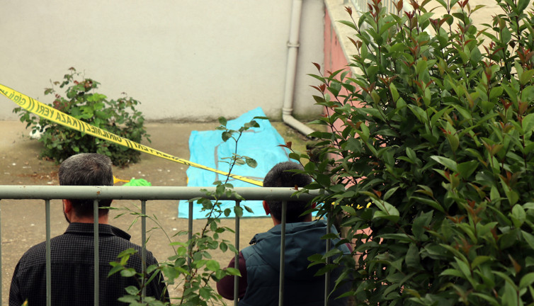 Cam silerken 5'inci kattan düşüp yaşamını yitirdi