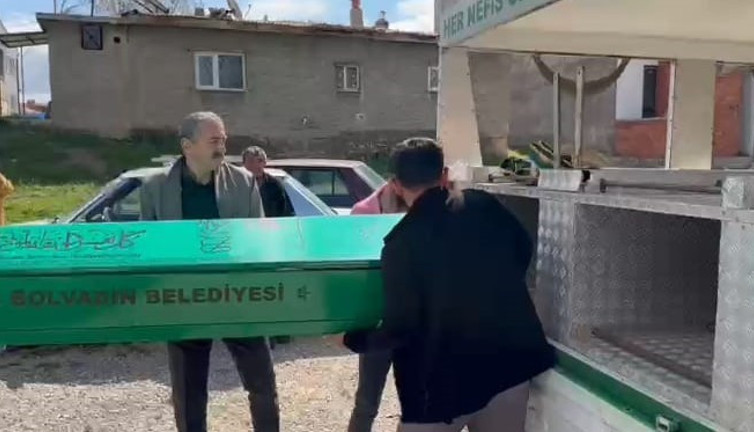 Ecel çay içerken yakaladı