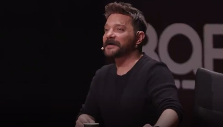 Oğuzhan Uğur’un ‘tek başıma 3 simit yedim’ diyen eski AKP’li gence verdiği yanıt olay oldu