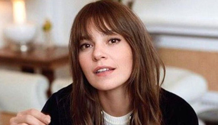 Aslı Enver doğum gününde karnı burnunda poz verdi