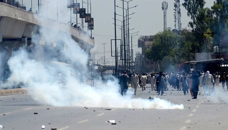 Pakistan'daki protestolarda ölenlerin sayısı 9'a çıktı