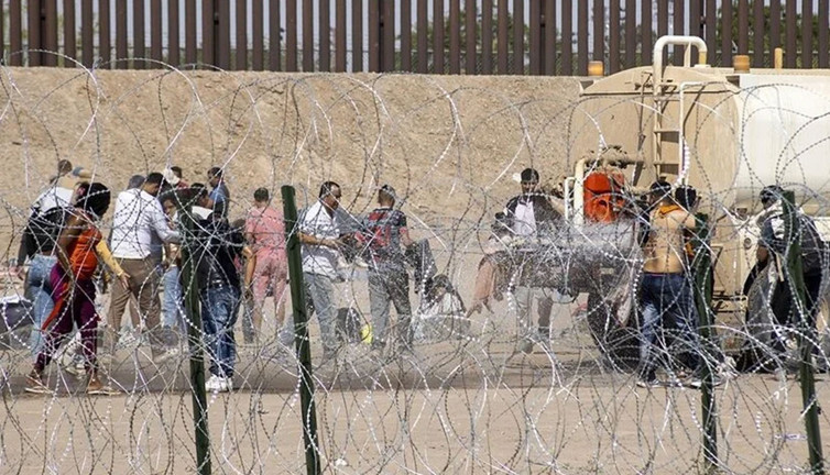 Meksika sınırında 10 binden fazla göçmen 42. maddenin kalkmasını bekliyor