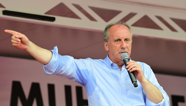 Muharrem İnce'nin adaylıktan çekildi. Evraklar YSK'ya iletildi