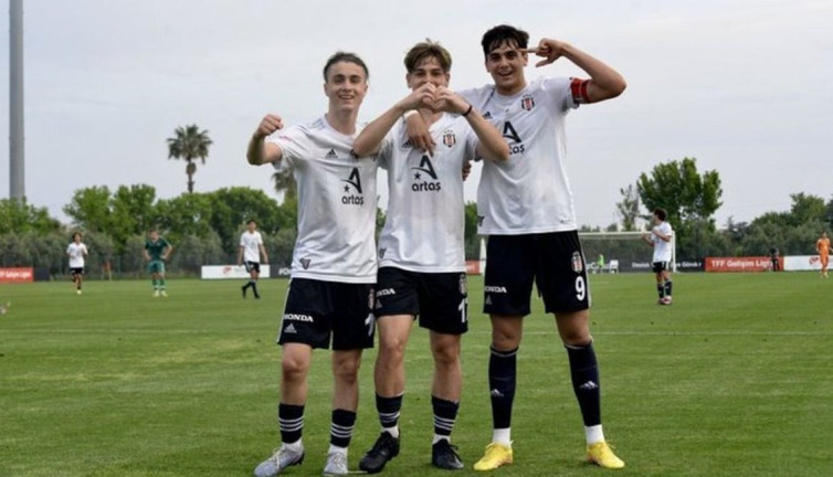 Beşiktaş şampiyon oldu (12 Mayıs 2023)