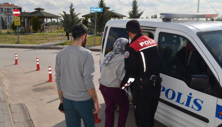 'Serumu geç çıkardın' diyerek, 2 sağlık memurunu darbettiler