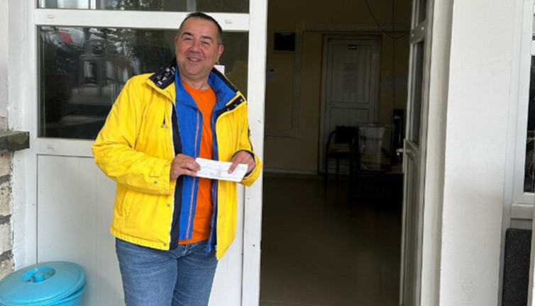 Ata Demirel oyunu kullandı pozunu verdi