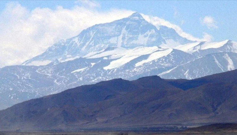 Nepalli dağcı 26. kez Everest’e tırmanarak zirve rekorunu egale etti