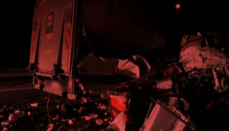 Meksika'da kamyonla minibüs çarpıştı 26 kişi öldü