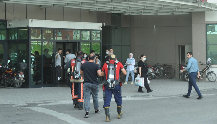 Hastanede yangın! Hastalar tahliye edildi