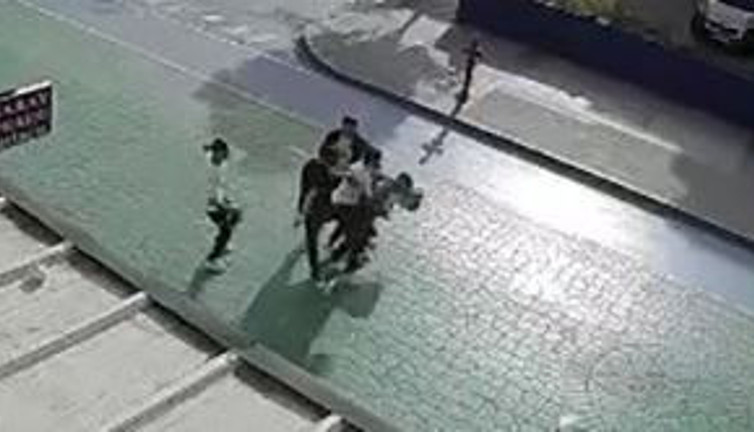 3 kişiden 1 kişiye dayak