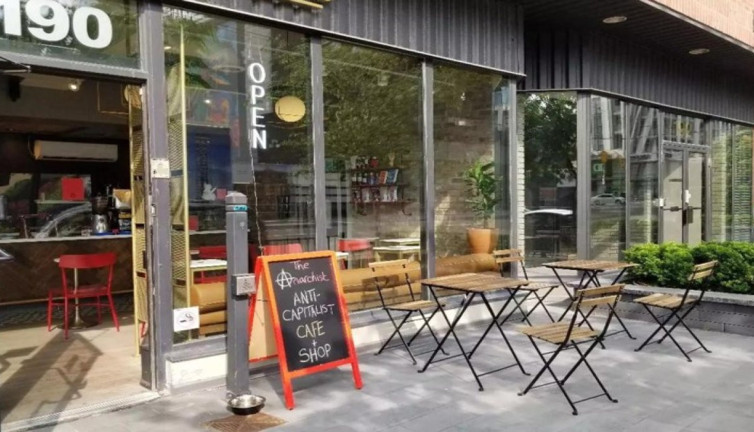 Antikapitalist kafe kapitalizme yenildi. Sadece 1 yıl dayanabildiler