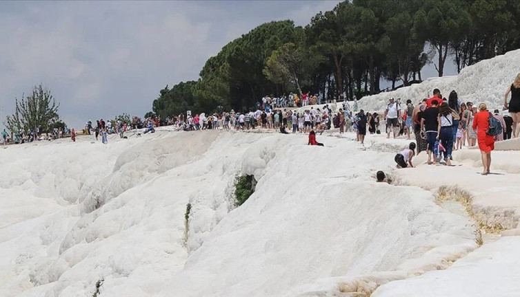 Beyaz Cennet’e ziyaretçi akını