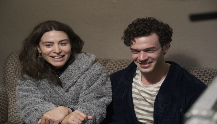 Hatıran Yeter filminden ilk set pozu geldi