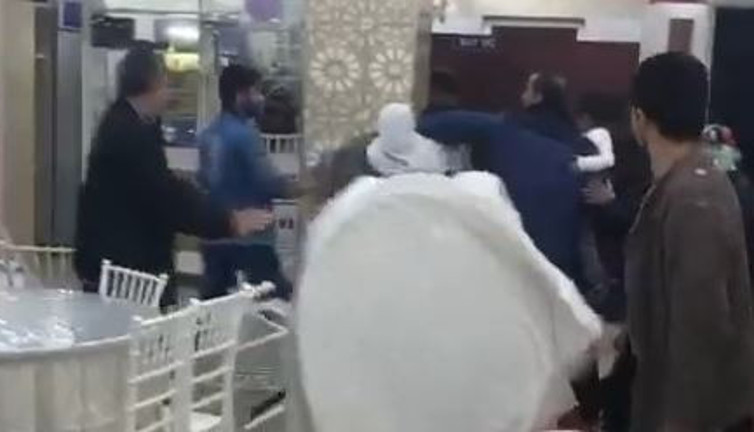 Kız ve erkek tarafı birbirine girdi. Başladı ama bitmedi