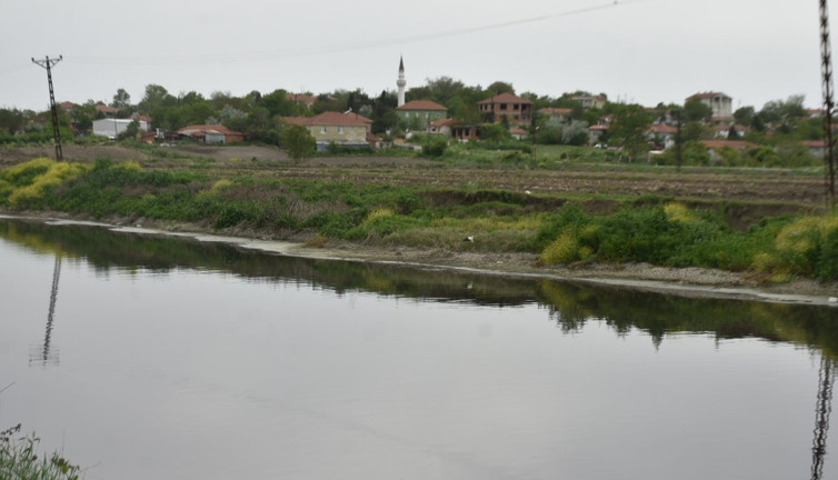 O bölgede yaşayanlar dikkat! Nehrin suyu 3'üncü derece kirli çıktı