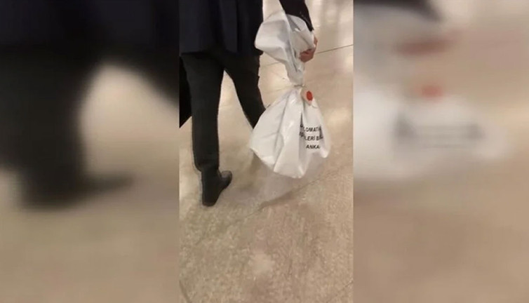 Pakistan'dan oy pusulaları diplomatik kuryelerle Türkiye'ye gönderildi