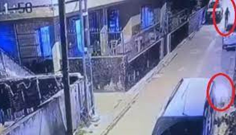 Borcunu alamayınca evinin önüne ses bombası attı! O anlar kamerada