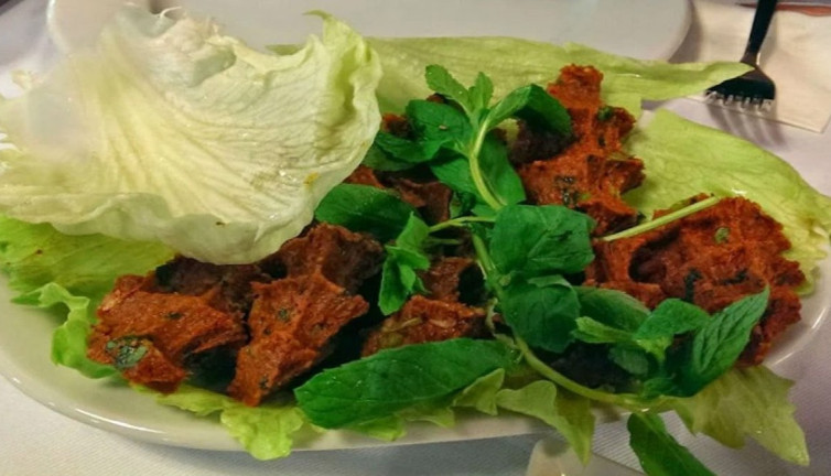 Göbek marula zam geldi. Çiğköfteciler isyanda. Nasıl eğleniyor muyuz Türkiye?