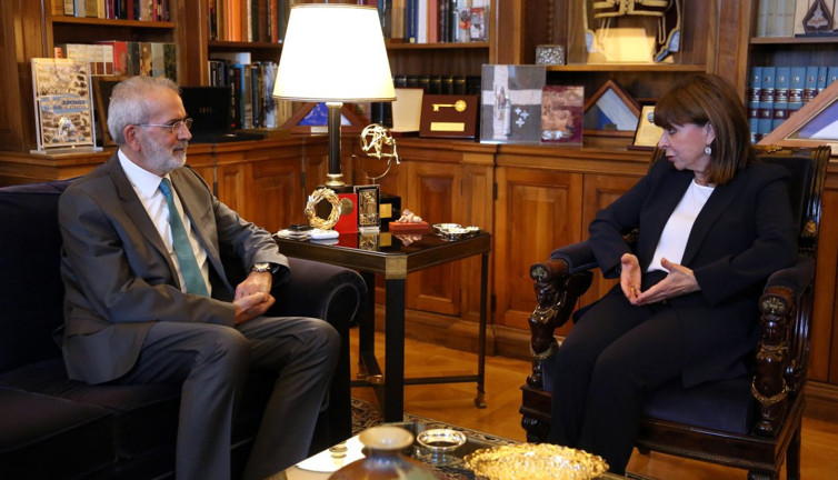 Yunanistan'da Sayıştay Başkanı Sarmas geçici hükümetin başbakanı oldu