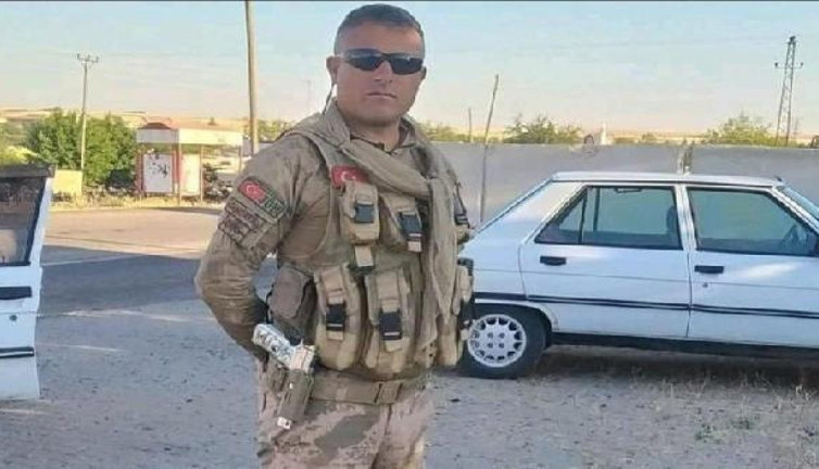 Çapraz ateşe tutulan korucu hayatını kaybetti