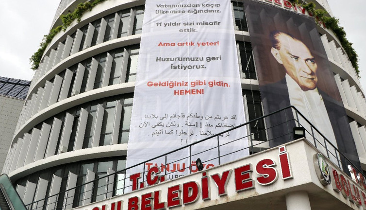 Tanju Özcan sığınmacılara Türkçe ve Arapça seslendi: Geldiğiniz gibi gidin hemen