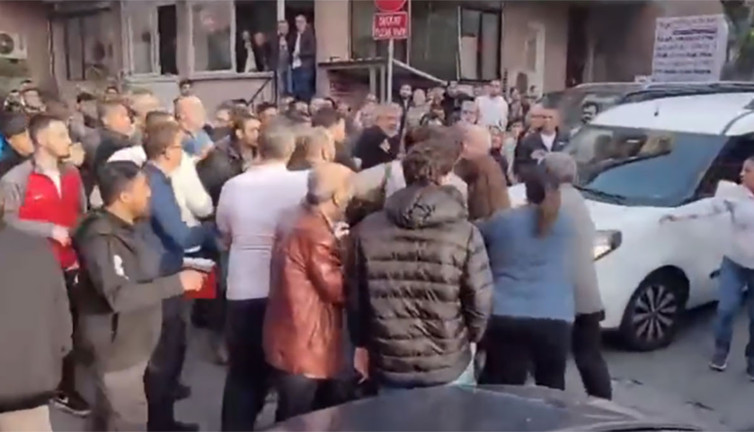 AKP'li belediye başkanın terörist dediği 30 yıllık MHP'li çıktı. Taşıdığı hasta da AKP'li