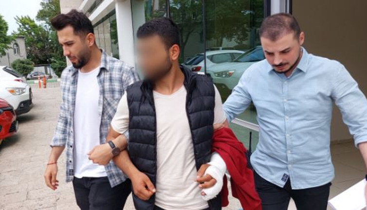 Annesine mesaj atanı tüfekle vurdu