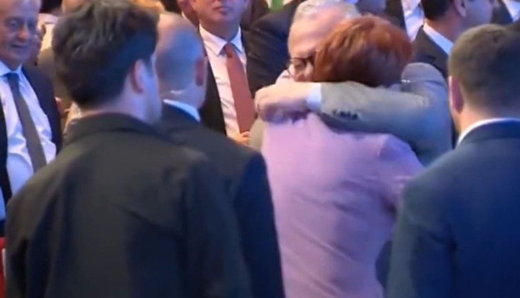 Celal Şengör Meral Akşener'e sarılıp ağladı