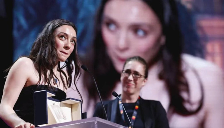 Merve Dizdar’ın ödül konuşması AKP’li Ayvalı’yı rahatsız etti: Batı’nın ezik kölelerinden biri…