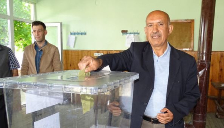 Oy verme işlemi 2 saatte bitti. Katılım oranı yüzde 100