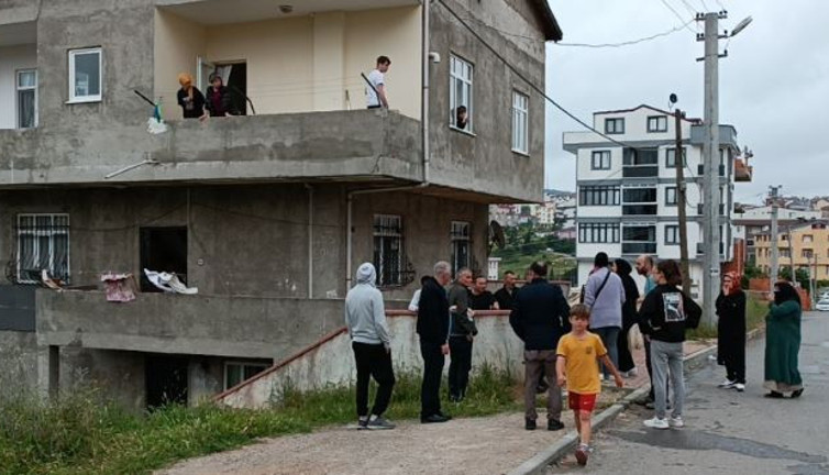 Oy kullanmak için evde tek bırakılan çocuk yangın çıkardı