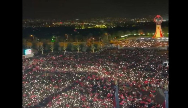 Erdoğan’ın konuşması öncesi an itibarıyla Saray’ın önü