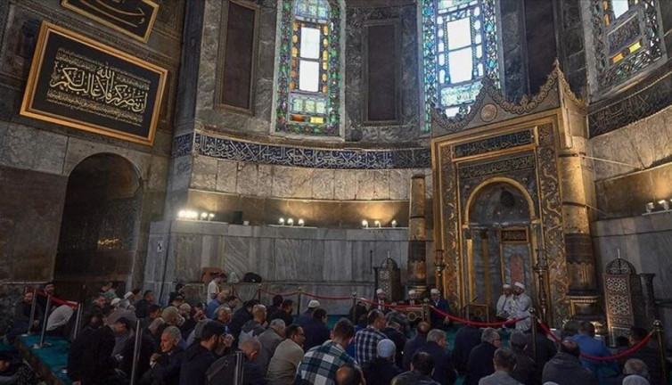 Ayasofya'da İstanbul'un fethi için mevlit okutuldu