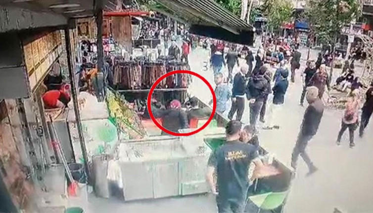 Zeytinburnu'nda dehşet anları. Kafede husumetlisini öldürdü