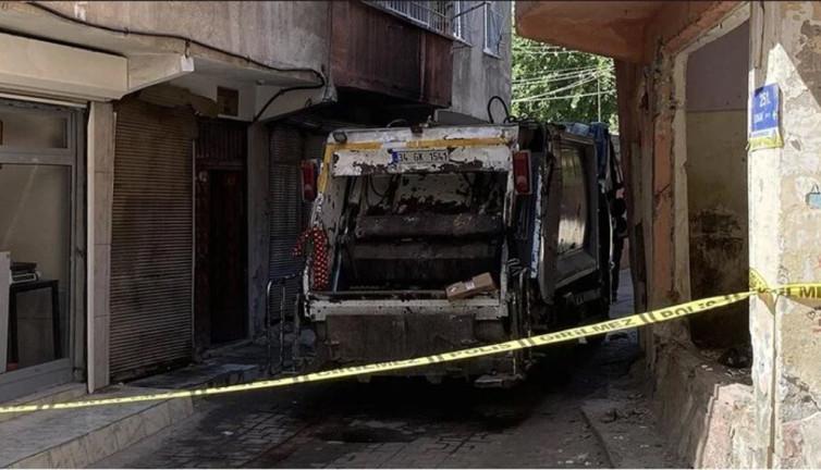 Belediyeye ait temizlik aracı maskeli kişilerce kundaklandı