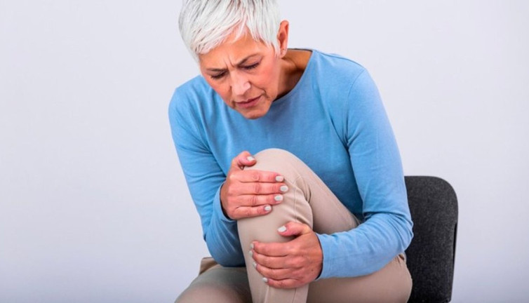 Bacakların şişenler, yanma, huzursuzluk, kramp hissedenler dikkat. Uzmanı tehlikeyi açıkladı