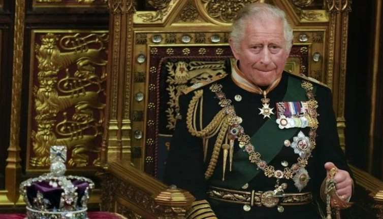 Kral hareket. Kral Charles iklim değişikliğine karşı havuzunun sıcaklığını düşürdü