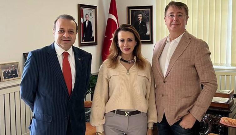 Kılıçdaroğlu'nun danışmanı İbrahim Uslu, Prag’da Egemen Bağış'ı ziyaret etti